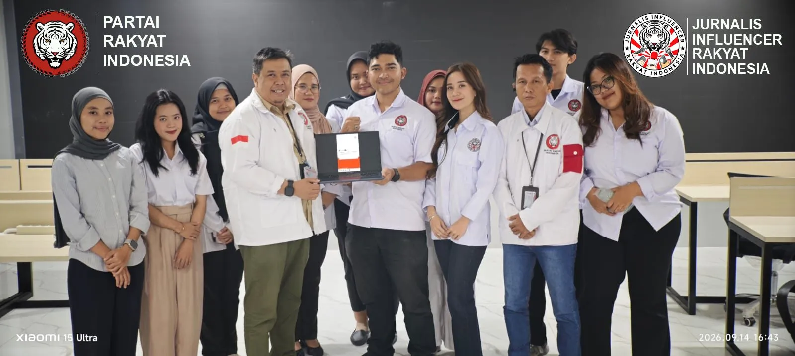 Direktur Eksekutif DPP PRI Serahkan Pengelolaan TV Rakyat kepada Ketua Umum DPP JURI